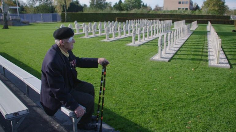 Poolse veteraan Roman Figiel valt na bevrijdingsfeest terug in eenzaamheid.