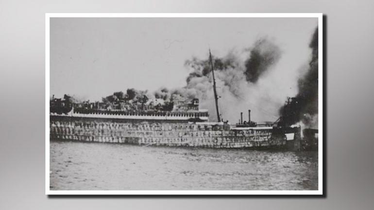 Het ss Statendam in brand aan de Wilhelminakade, mei 1940. Bron: Museum Rotterdam