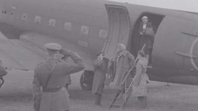 Wilhelmina terug in Nederland, 'en breek paleis Het Loo maar af'