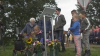 Monument onthuld voor doden oorlogsdrama