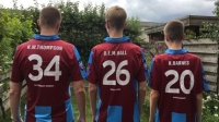 Vitesse-fan zet namen gesneuvelden op Slag om Arnhem-shirt