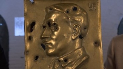 Hitlerplaquette wordt één dag tentoongesteld