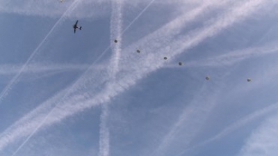 Ook burgerparachutisten doen mee aan herdenking Market Garden: 'Supervet'