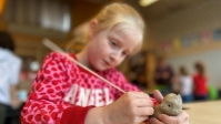 Expositie in Emmen met 15.000 geboetseerde vogels met een jaar uitgesteld