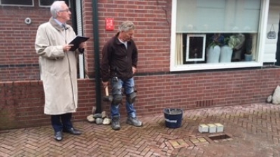 Extra gedenksteentjes voor omgebrachte Joden geplaatst