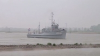 Historische mijnenveger in de haven van Zaltbommel