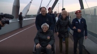 Drie Amerikaanse veteranen lopen Sunset March in Nijmegen